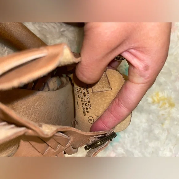 Naughty Monkey Woven Leather Heels - Picture 4 of 9